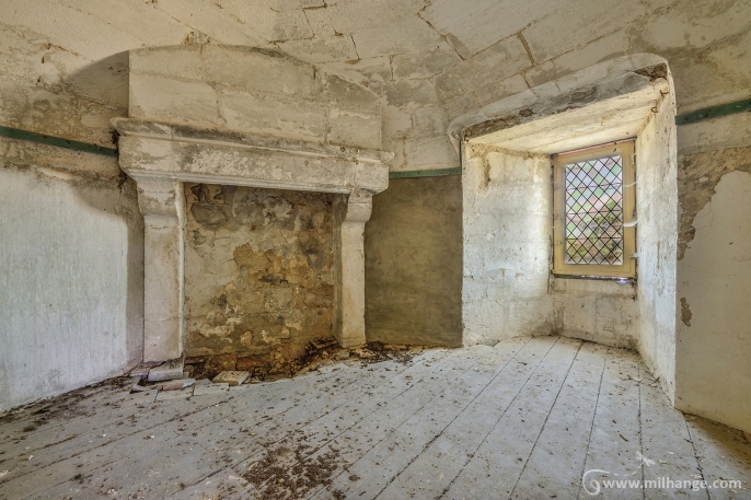 photo-urbex-chateau-du-roi-de-pique-decay-abandoned-castle-2